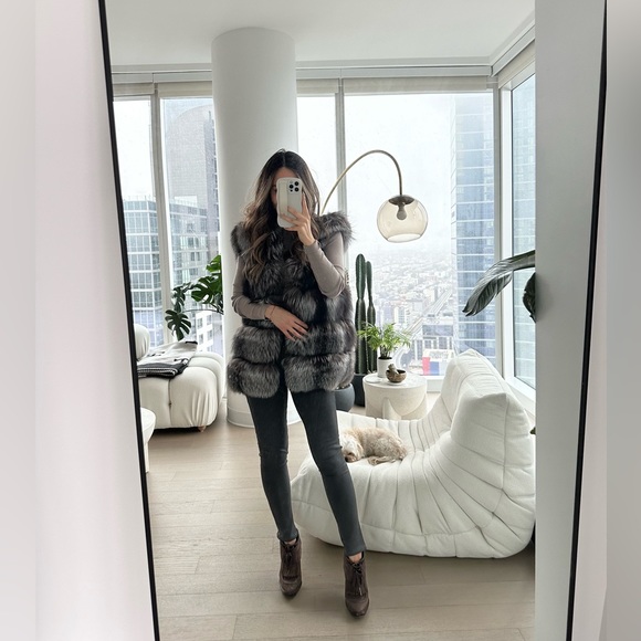 Oversized silver fox fur hooded vest M-L - Picture 3 of 10